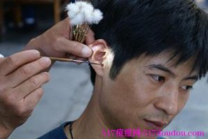 耳朵里面长痘痘有哪些原因和如何调理