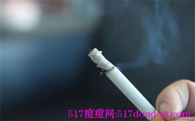抽烟会长痘吗？抽烟长痘痘吗？