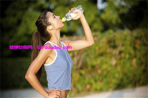 如何在睡前做运动瘦腿？（有效的睡前瘦腿运动推荐）
